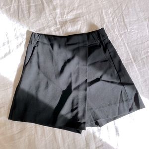 Black Skort